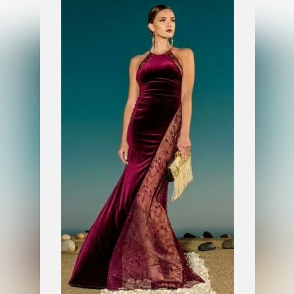 NWT BADGLEY MISCHKA VELVET LACE SIDE SAPPHIRE. SIZE 10